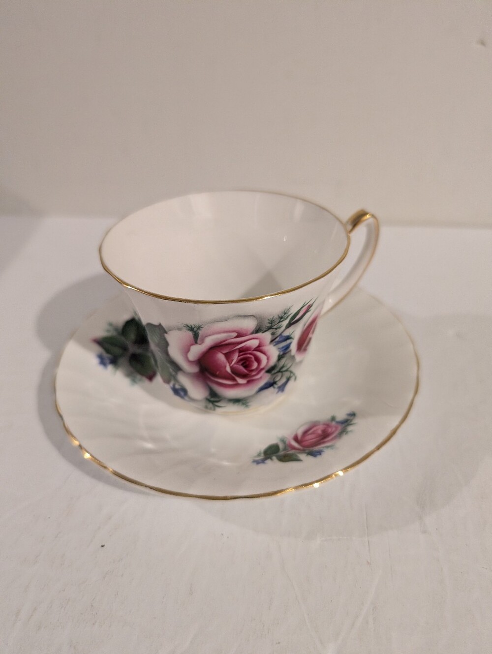 Royal Sutherland Pink Roses Teacup And Saucer Fine Bone China England